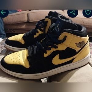 Air Jordan 1 Retro Mid "New Love" 2017•Sz 11 Men's